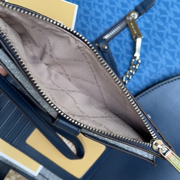 Michael Kors Jet Set Travel Lg Double Zip - Picture 12 of 16